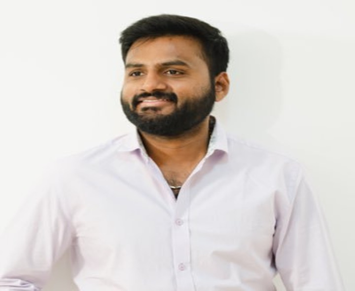 రాజకీయాల్లో తీవ్ర చర్చ.. ఎవరీ సుమంత్?