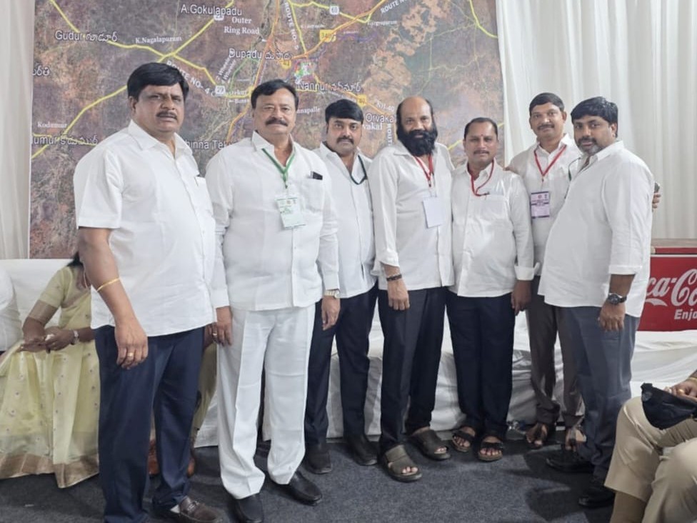 జీఎస్టీ సభకు హాజరైన జిల్లా నేతలు