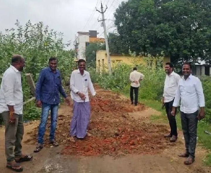 MLA ఆదేశాలతో గాంధీనగర్‌లో గుంటల పూడ్చివేత