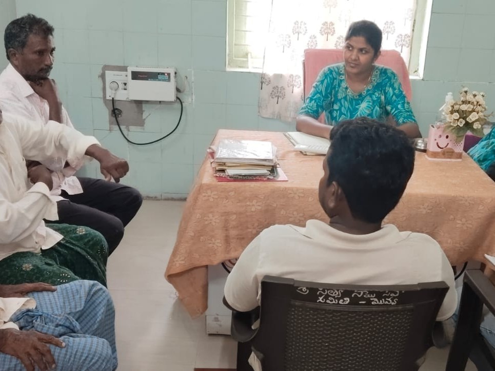 ‘ఆరోగ్య కేంద్రంలో కాళిగా ఉన్న పోస్టులు భర్తీ చేయాలి’