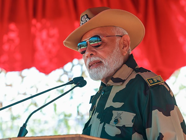 గోవా తీరంలో మోదీ దీపావళి వేడుకలు