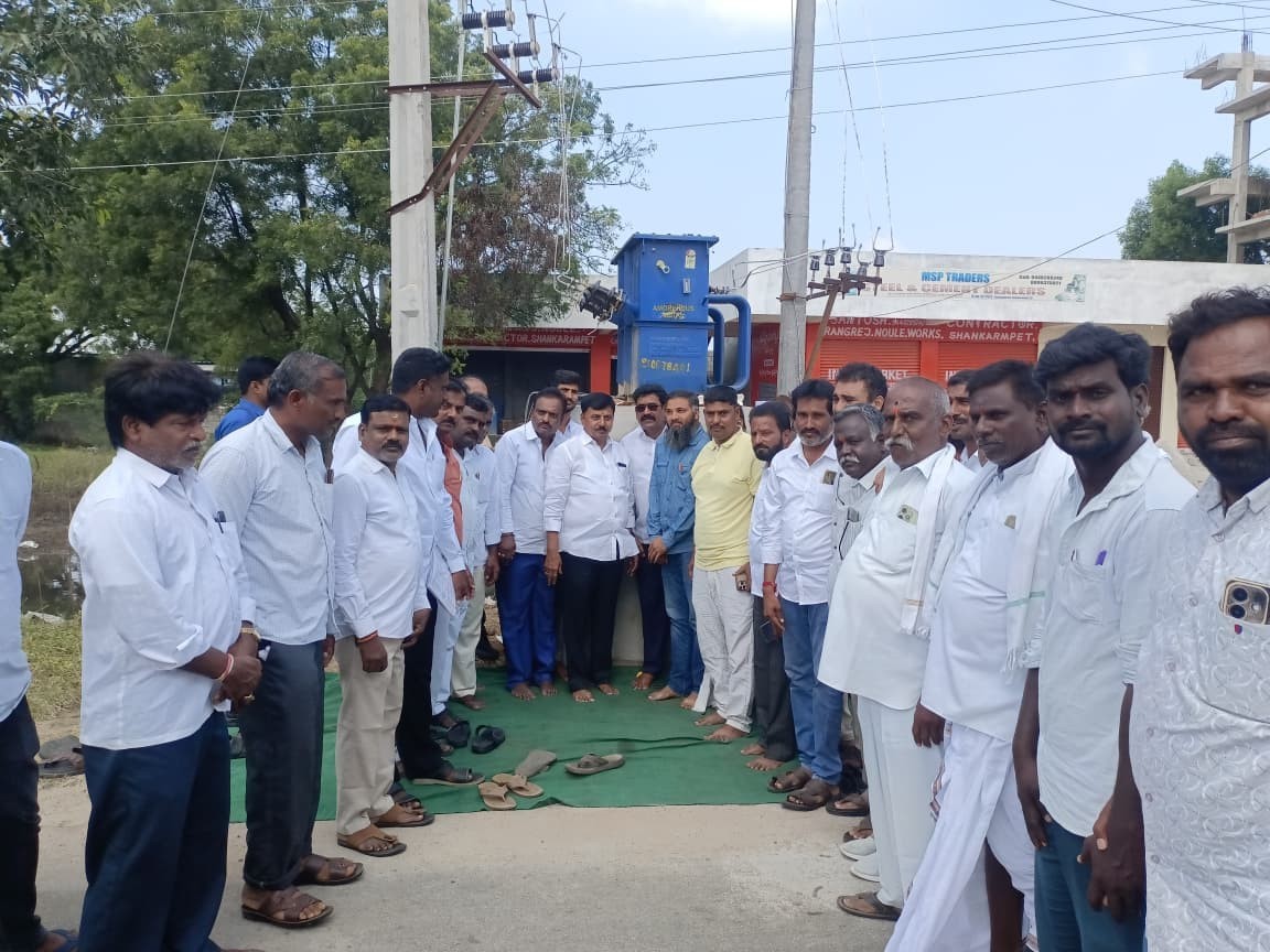 విద్యుత్ ట్రాన్స్‌ఫార్మర్‌లను ప్రారంభించిన ఎమ్మెల్యే
