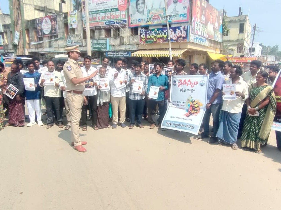 మత్తు పదార్థాల నిర్మూలనపై సీఐ అవగాహన