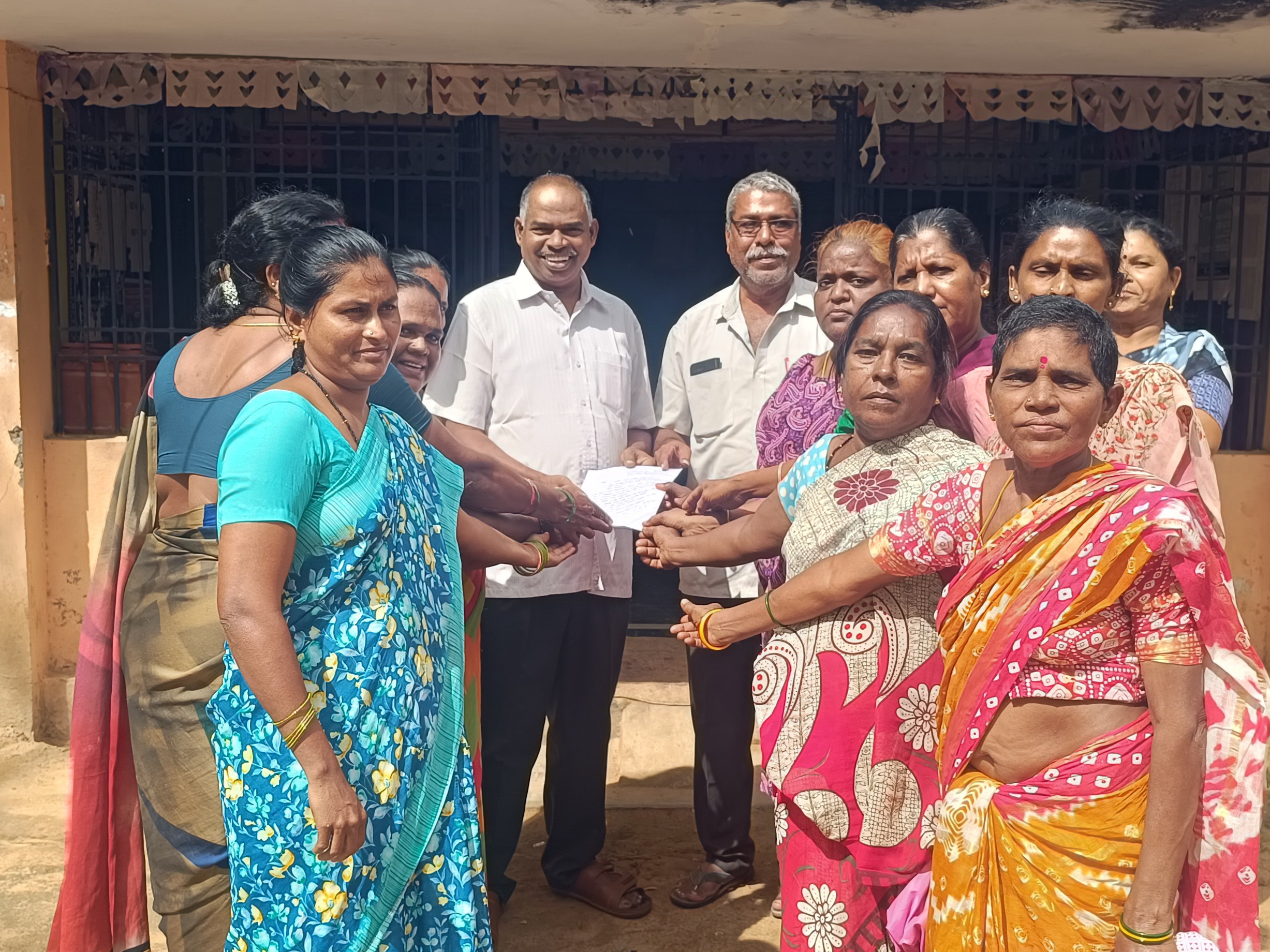 బుచ్చిలో మధ్యాహ్నం పథకం కార్మికులు నిరసన