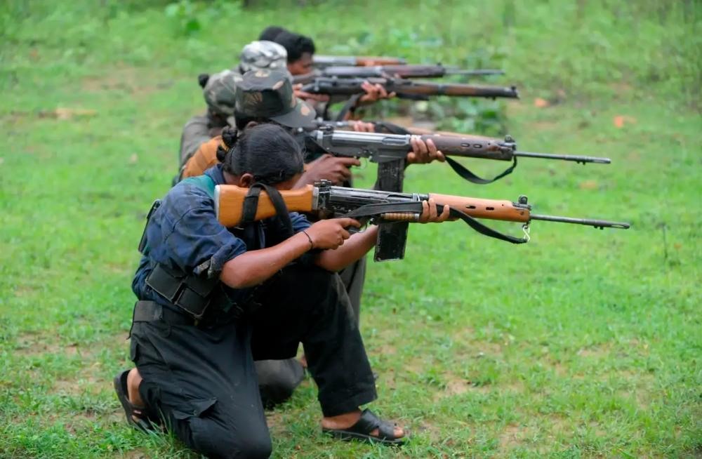 170 మంది మావోయిస్టుల లొంగుబాటు