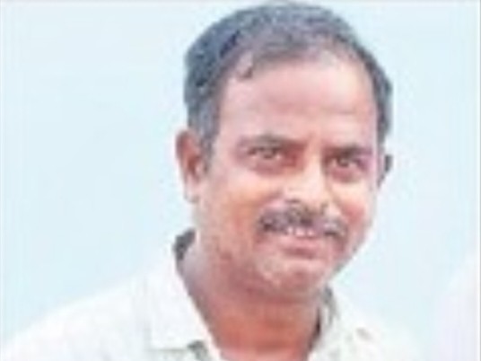 రైలు నుంచి జారిపడి తెలంగాణ ఉద్యమకారుడు మృతి