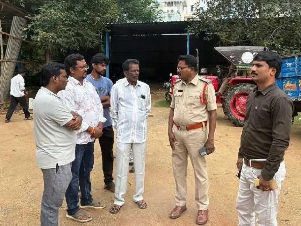 టపాసుల దుకాణాల పరిశీలన….