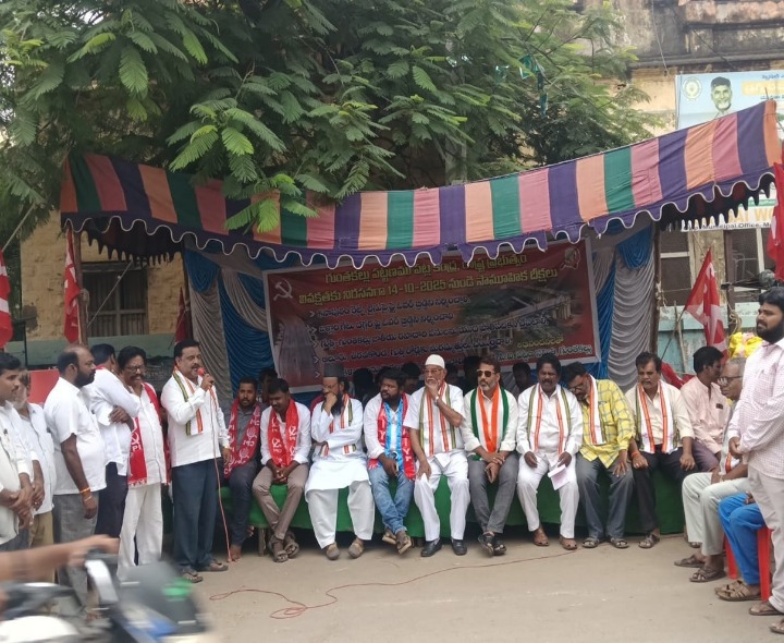పట్టణంలోని సమస్యలను పరిష్కరించాలి: కాంగ్రెస్ నాయకులు