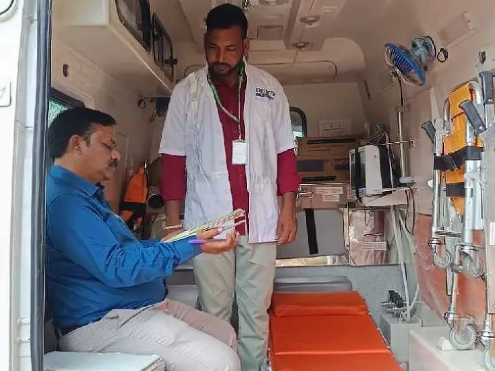 108 అంబులెన్స్‌లో ఆకస్మిక తనిఖీ