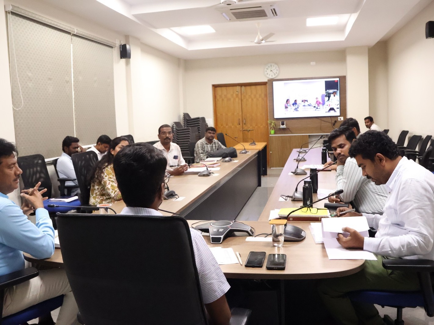 అప్లికేషన్లను త్వరితగతిన పరిష్కారించాలి: కలెక్టర్