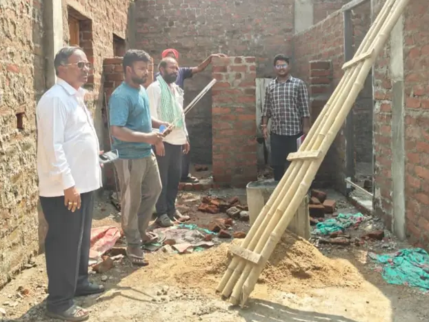 ఇందిరమ్మ ఇండ్ల పనులను పరిశీలించిన ఎంపీడీవో