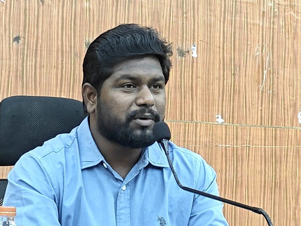టపాసులు దుకాణాలకు అనుమతులు తప్పనిసరి: కమిషనర్