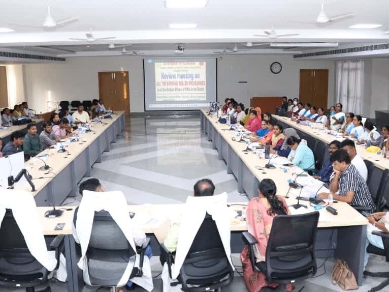 ప్రభుత్వ ఆసుపత్రులపై నమ్మకాన్ని కాపాడాలి: కలెక్టర్
