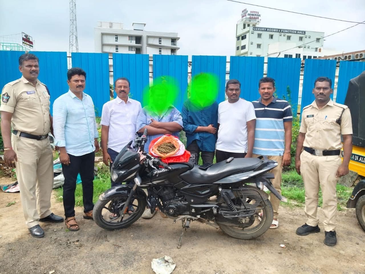 పెదకాకానిలో గంజాయి స్వాధీనం