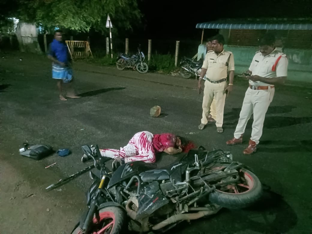 బైటకొడియం వద్ద రోడ్డు ప్రమాదం.. మహిళ మృతి