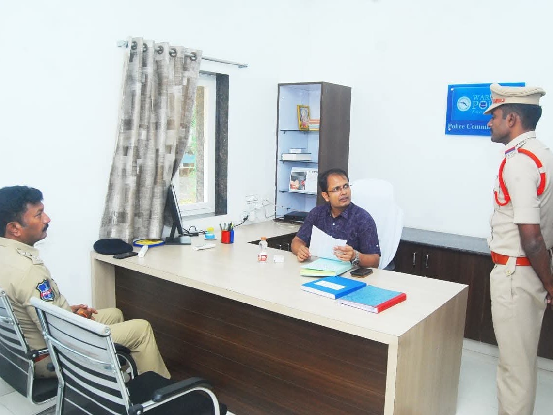 హసన్ పర్తి పోలీస్ స్టేషన్‌ను సందర్శించిన సీపీ