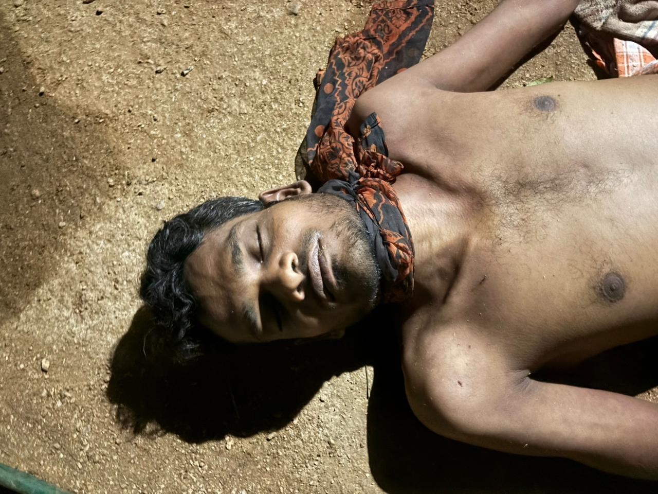 భర్తను చున్నీతో ఉరివేసి చంపిన భార్య..!