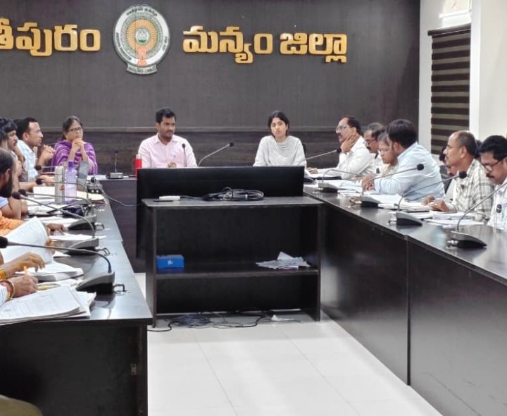 ‘స్వంత సమస్యగా భావించి సమస్యలు పరిష్కరించాలి’