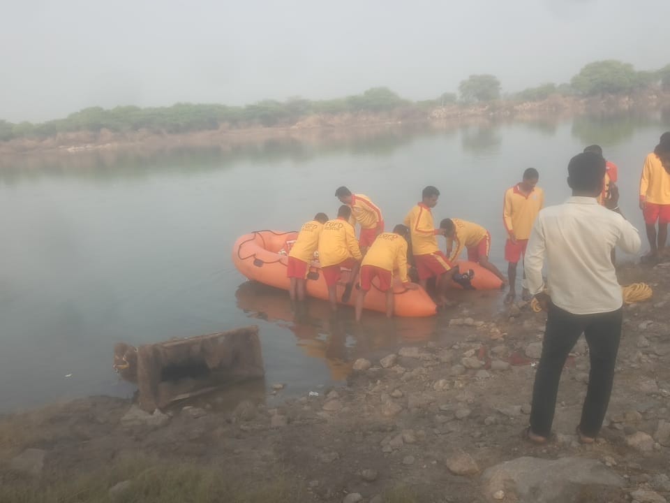 మంజీరా నదిలో యువకుడు గల్లంతు