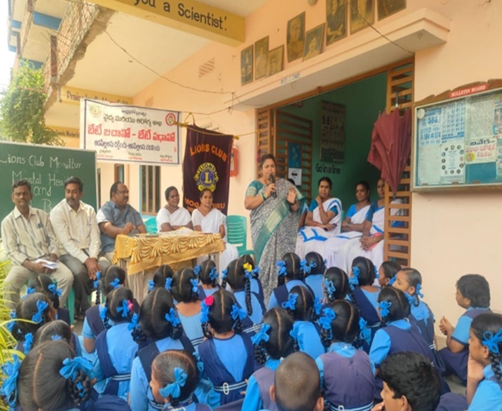మొగల్తూరు వివేక స్కూల్లో పిల్లలకు అవగాహన