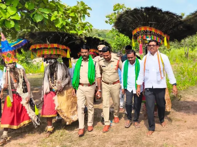 ఘనంగా ఆదివాసీల దండారి సంబరాలు
