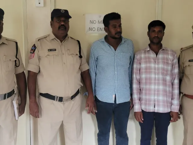 ఎర్రచందనం స్మగ్లర్లకు 5 ఏళ్లు జైలు, 3 లక్షల జరిమానా