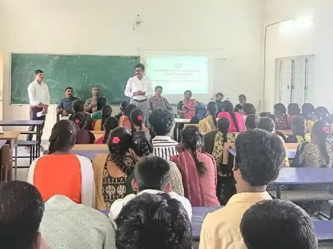 పేదరిక నిర్మూలన పై విద్యార్థులకు అవగాహన