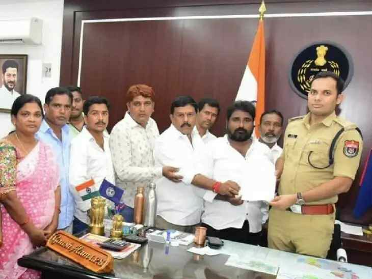 రసమయి బాలకిషన్‌పై చర్యలు తీసుకోవాలని కాంగ్రెస్ ఫిర్యాదు