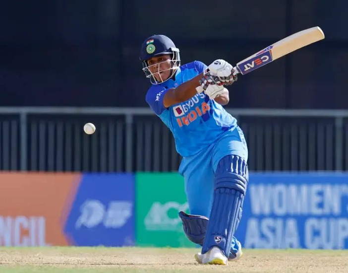 మహిళల టీ20ల్లో మెరుపు శతకం