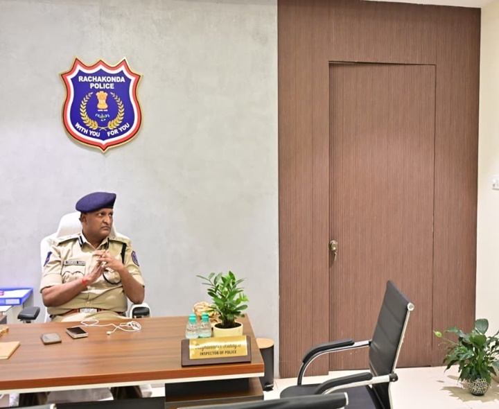 పోలీస్ స్టేషన్‌లో రికార్డులు సక్రమంగా మైంటైన్ చేయాలి: CP