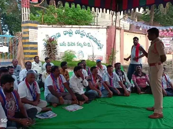 ప్రభుత్వ ఆస్తులను ధ్వంసం చేయొద్దు: సీఐ