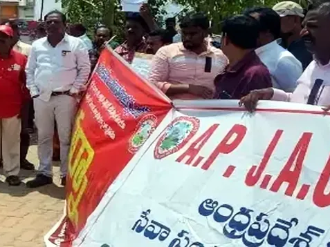 సమ్మె విరమించిన విద్యుత్ ఉద్యోగ సంఘాలు