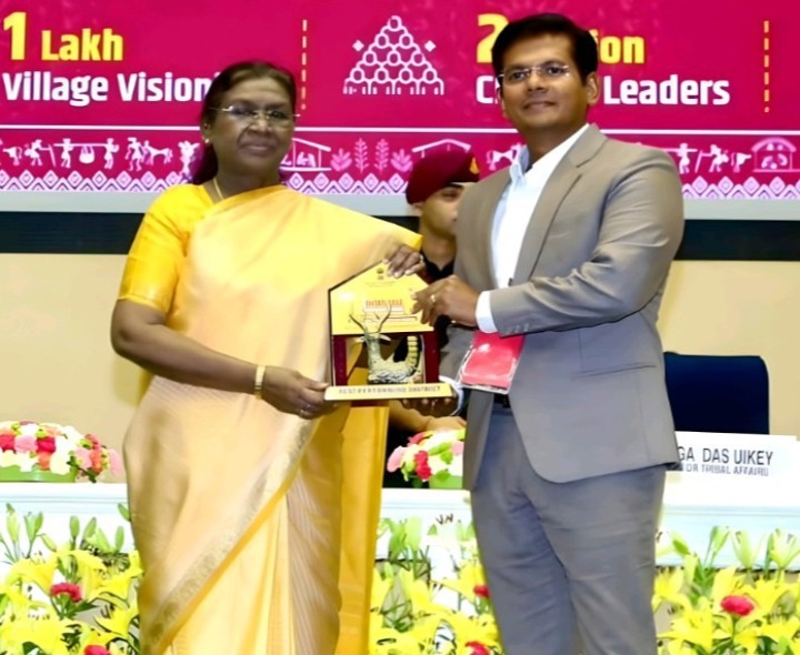 జిల్లా కలెక్టర్ దినేష్ కుమార్‌కు జాతీయ పురస్కారం