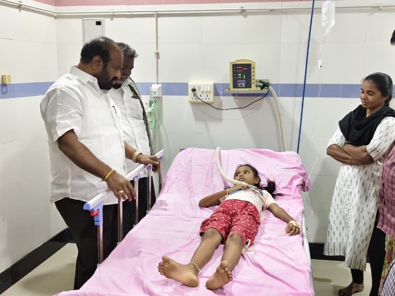 హాస్పిటల్‌కి వెళ్లి పరామర్శించిన వైసీపీ ఇన్‌ఛార్జ్