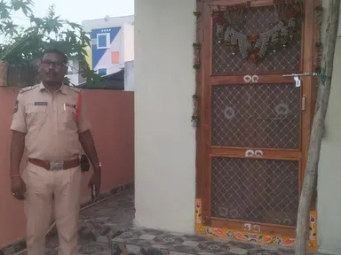 తాళం వేసి ఉన్న ఇంట్లో దొంగతనం