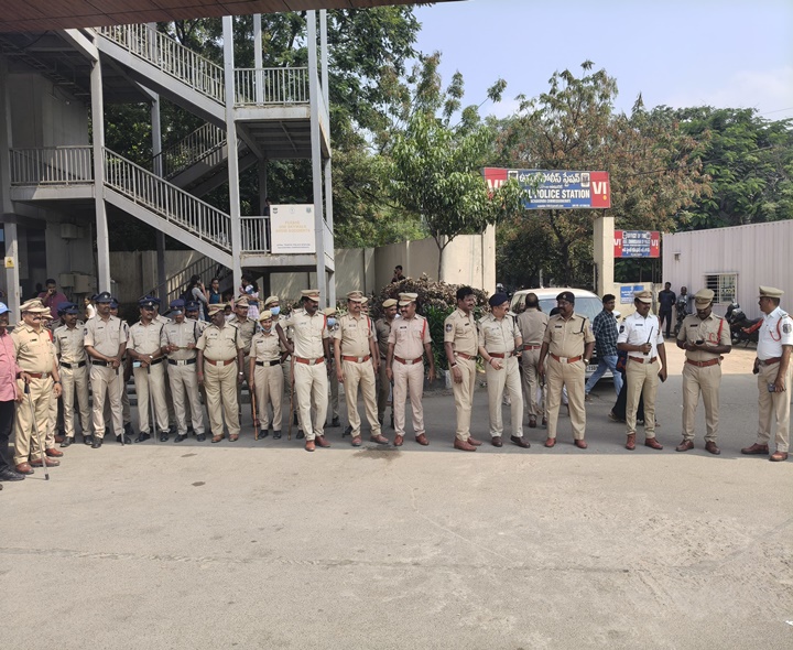FLASH: ఉప్పల్ రింగ్ రోడ్డు వద్ద భారీగా పోలీసుల మోహరింపు