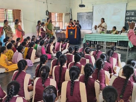 గురుకులాల్లో సీట్ల భర్తీకి దరఖాస్తు ఆహ్వానం