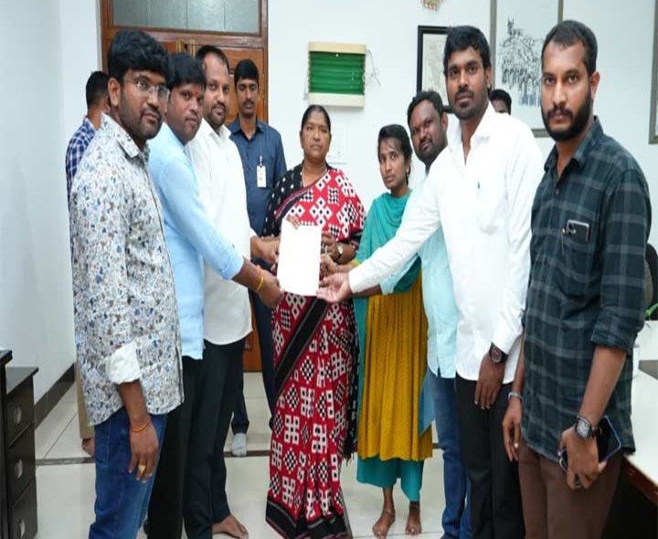 మంత్రి సీతక్కకు పంచాయతీ కార్యదర్శుల కృతజ్ఞతలు