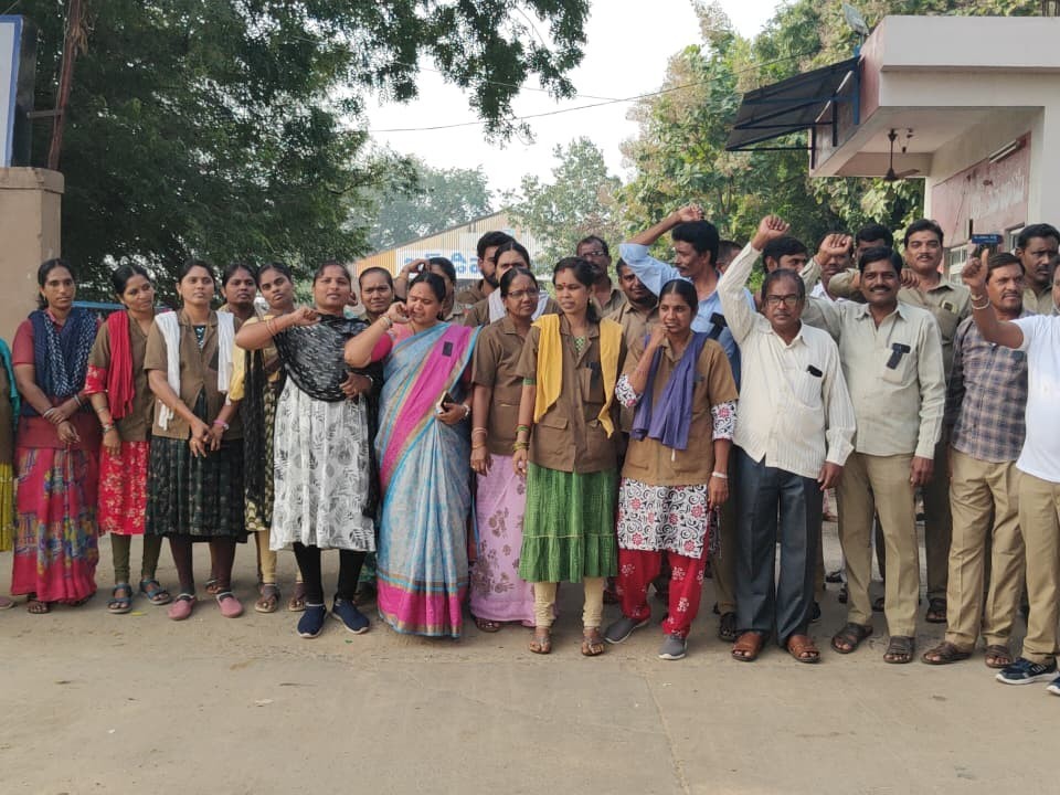 తొర్రూరులో బంద్‌కు ఆర్టీసీ సిబ్బంది మద్దతు
