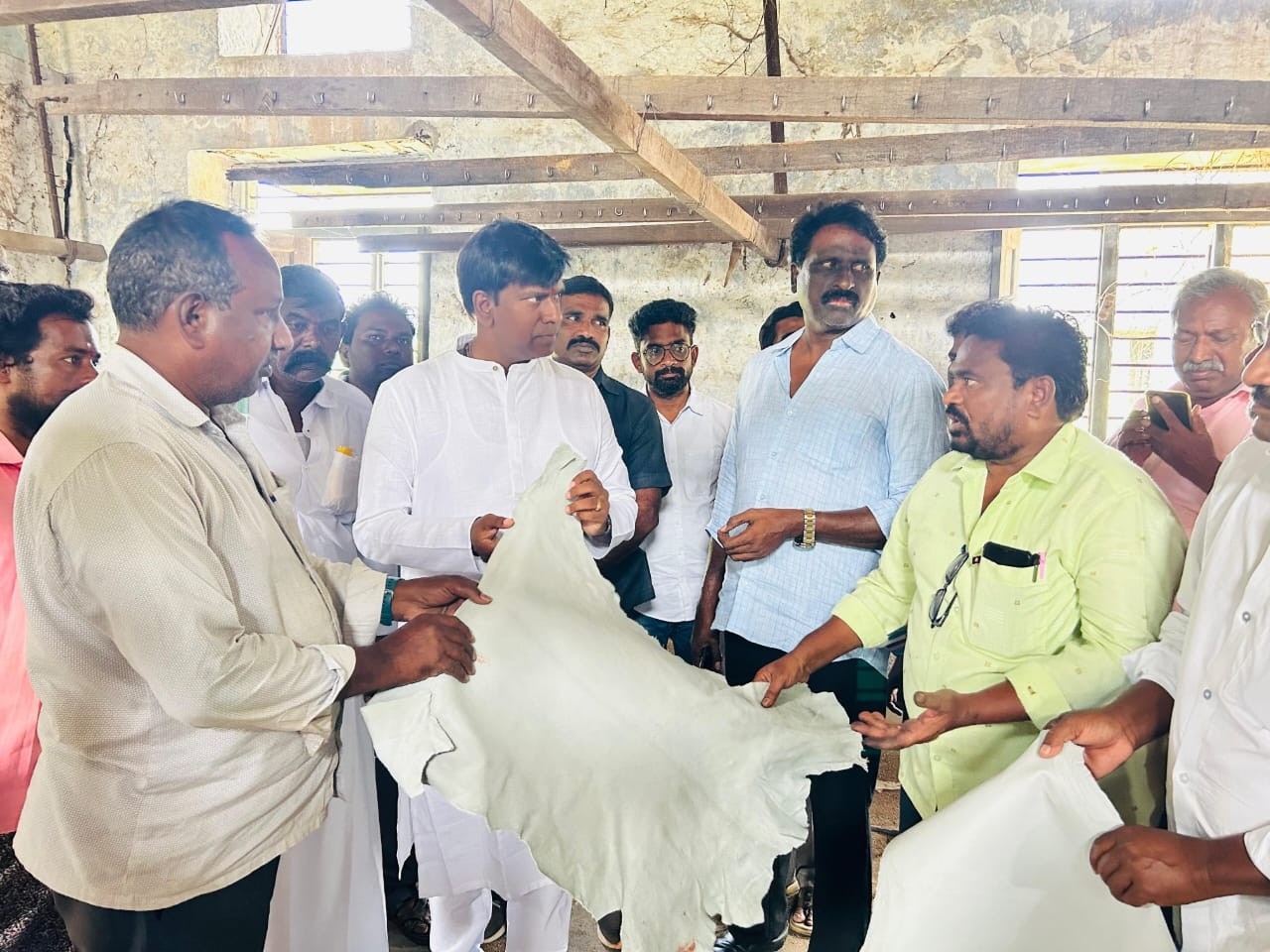 లెదర్ సొసైటీని తనిఖీ చేసిన ఎమ్మెల్యే