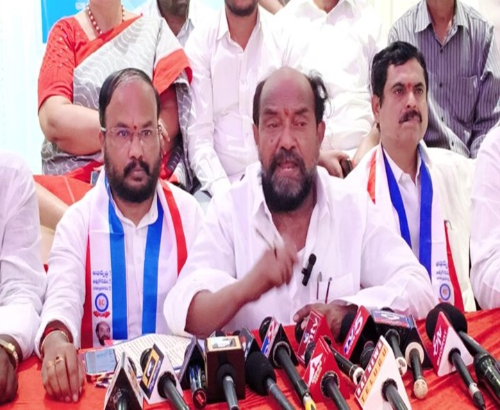 రెడ్డి జాగృతే స్టే తెచ్చింది: ఆర్. కృష్ణయ్య