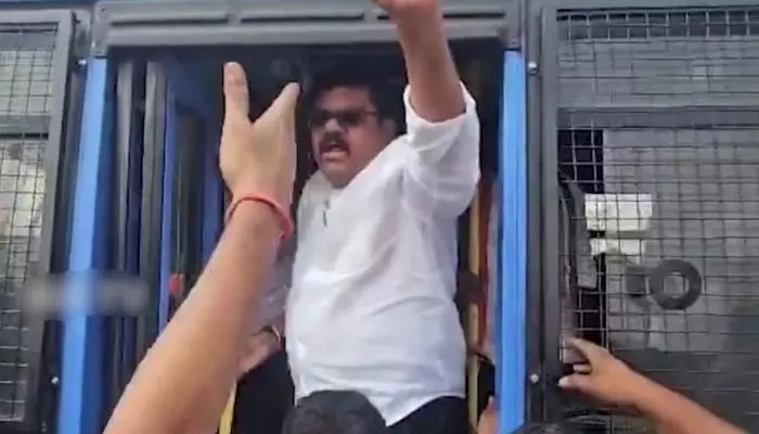 బీసీ బంద్.. కాంగ్రెస్ ఎమ్మెల్యే అరెస్ట్