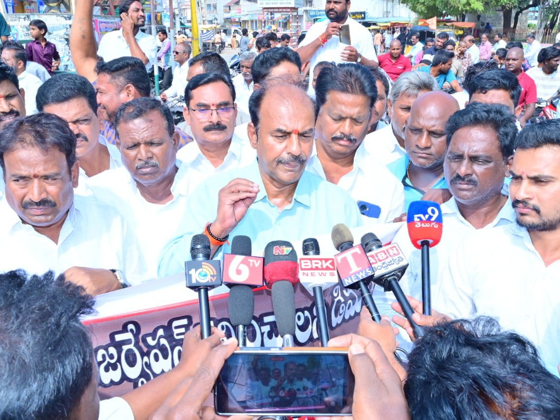 42 శాతం బీసీ రిజర్వేషన్లు అమలు చేయాలి – ఎమ్మెల్యే