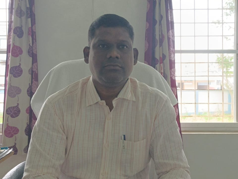 ‘భూముల రీ సర్వేకు రైతులు సహకరించండి’