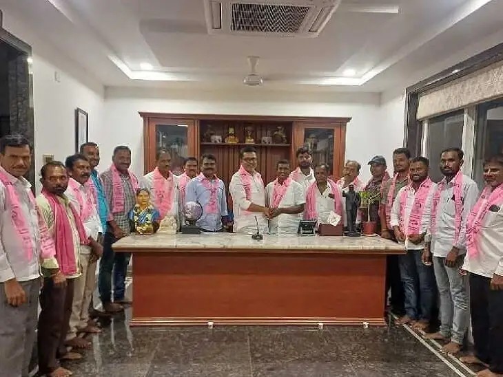 BRSలో చేరిన కాటారం సింగిల్ విండో డైరెక్టర్