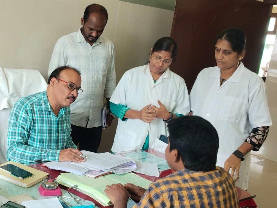 ‘వైద్య సిబ్బంది సమయ పాలన పాటించాలి’