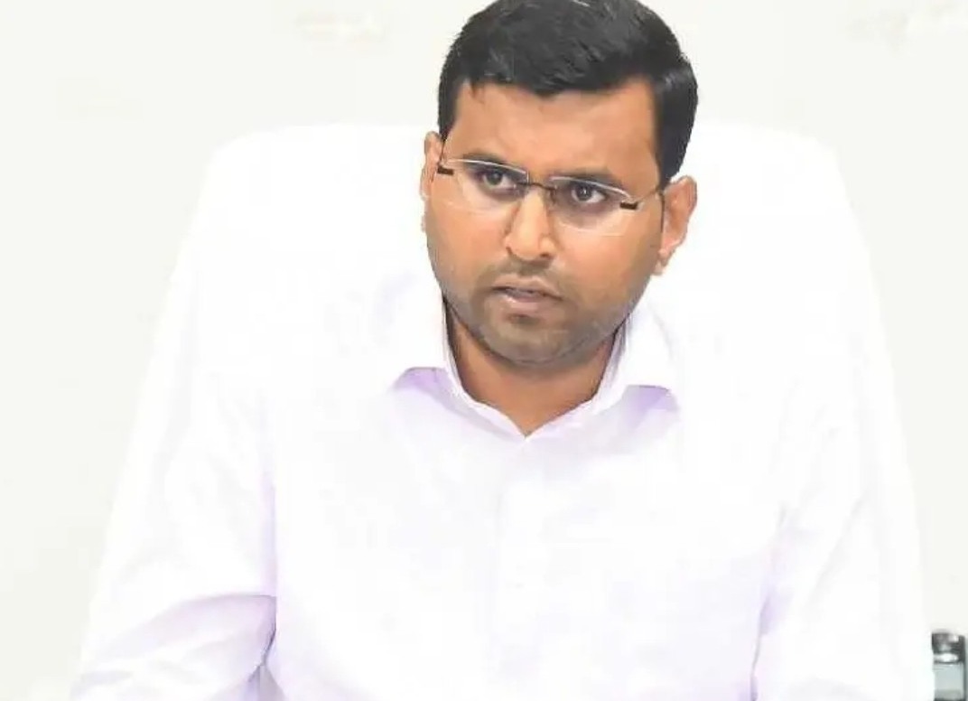 దరఖాస్తులకు ఆహ్వానం: కలెక్టర్