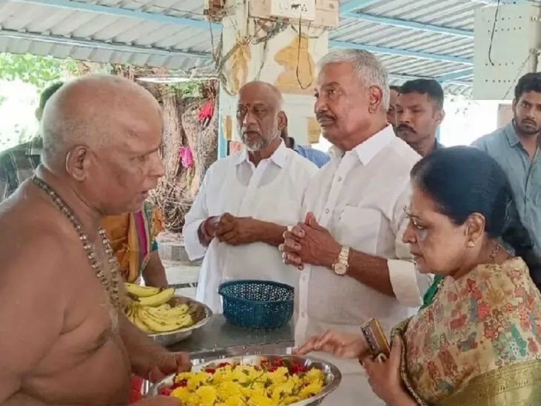 ఆంజనేయస్వామి పూజలో పాల్గొన్న ఎమ్మెల్యే