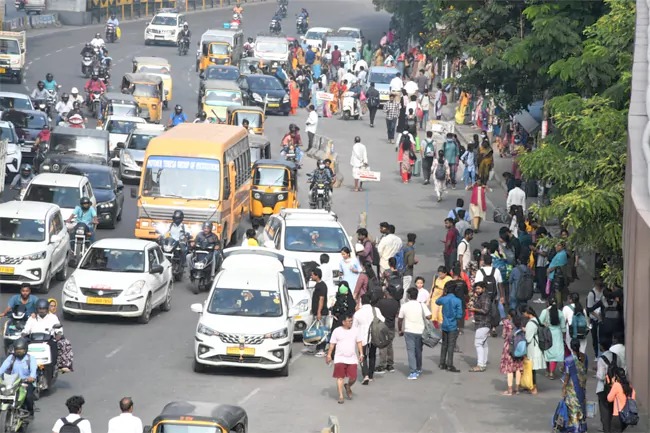 పండగ పూట.. నగరంలో బీసీ బంద్ ఎఫెక్ట్!