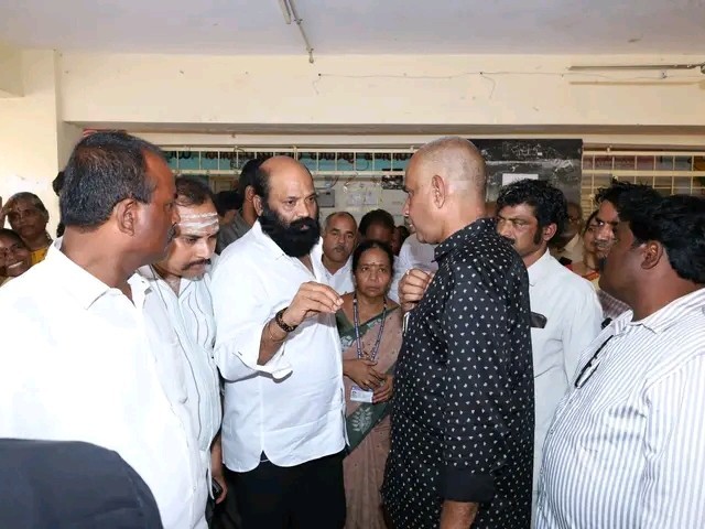 విద్యార్థులకు మెరుగైన వస్తువులు కల్పించాలి: ఎమ్మెల్యే